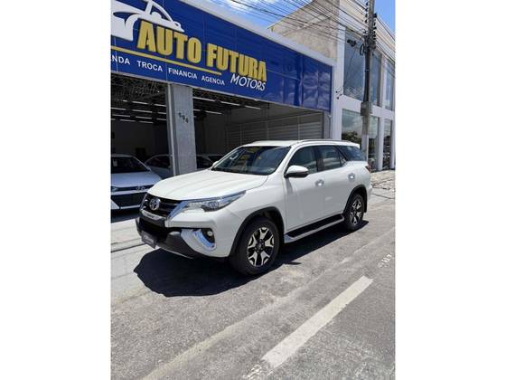 TOYOTA HILUX SW4 2.8 SRX DIAMOND 4X4 7 LUGARES 16V TURBO INTERCOOLER DIESEL 4P AUTOMÁTICO